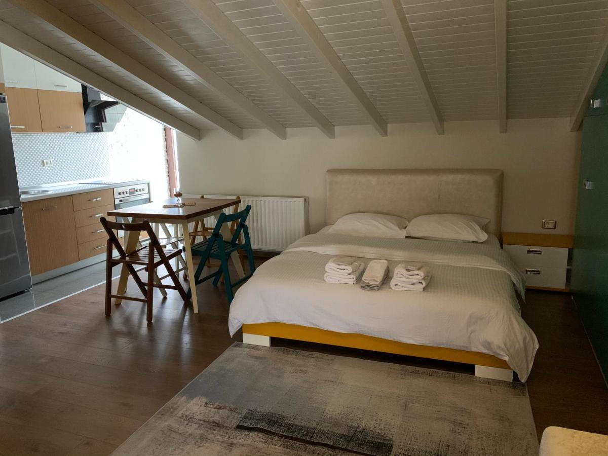 Guest House People Корча Екстер'єр фото