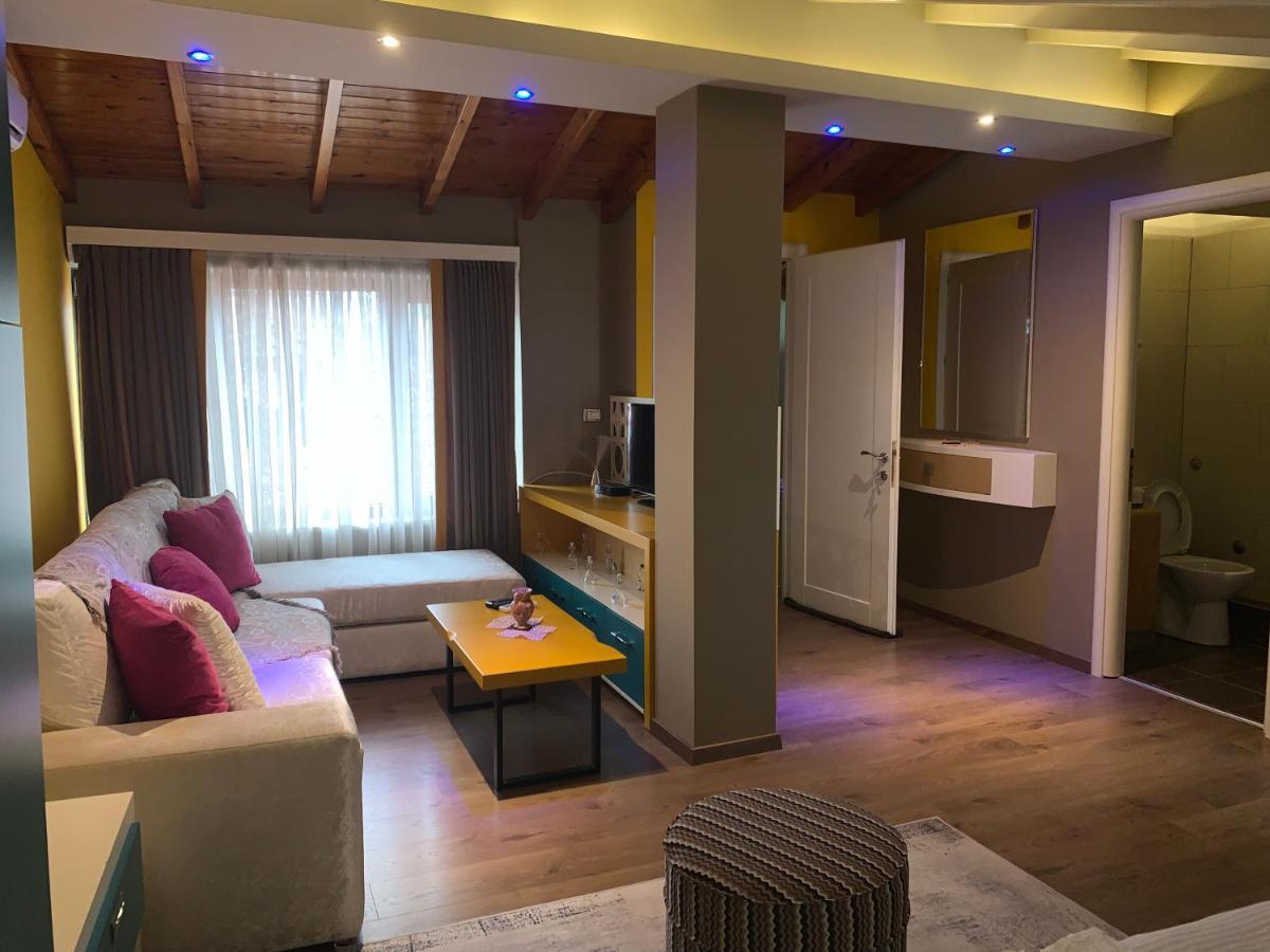 Guest House People Корча Екстер'єр фото